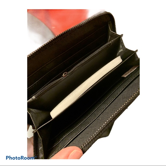 NWOT zipper wallet - Picture 2 of 2